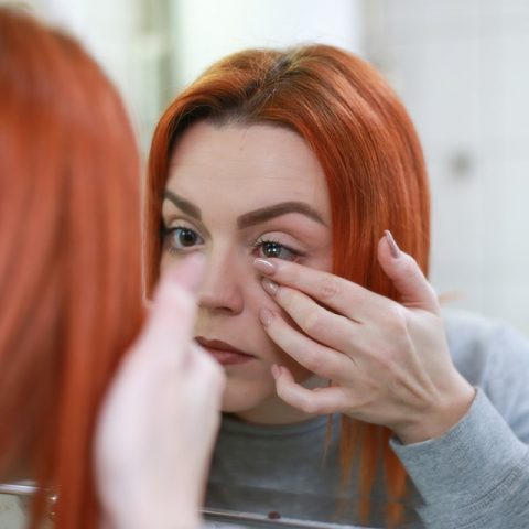 Nettoyer et conserver ses lentilles de contact mensuelles : comment bien s’y prendre ?