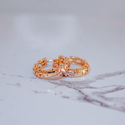 Choisir des boucles d'oreilles intemporelles et précieuses