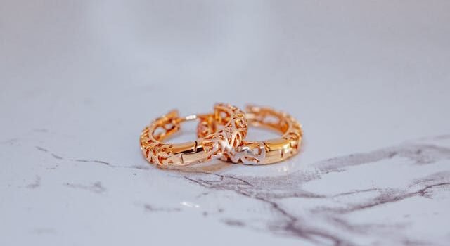 Choisir des boucles d'oreilles intemporelles et précieuses