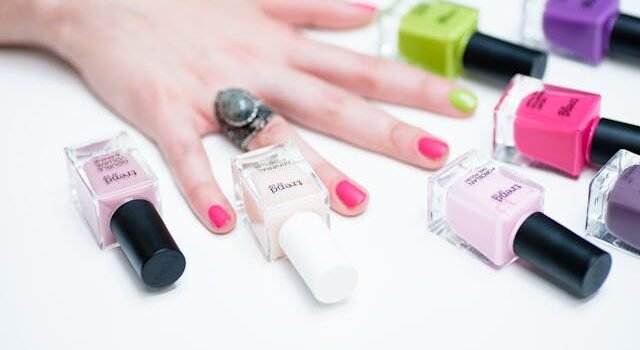 Comment choisir un vernis à ongles qui allie tenue couleur et soin