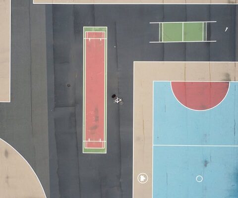 Pourquoi les terrains multisports modulaires changent la pratique sportive à l’école