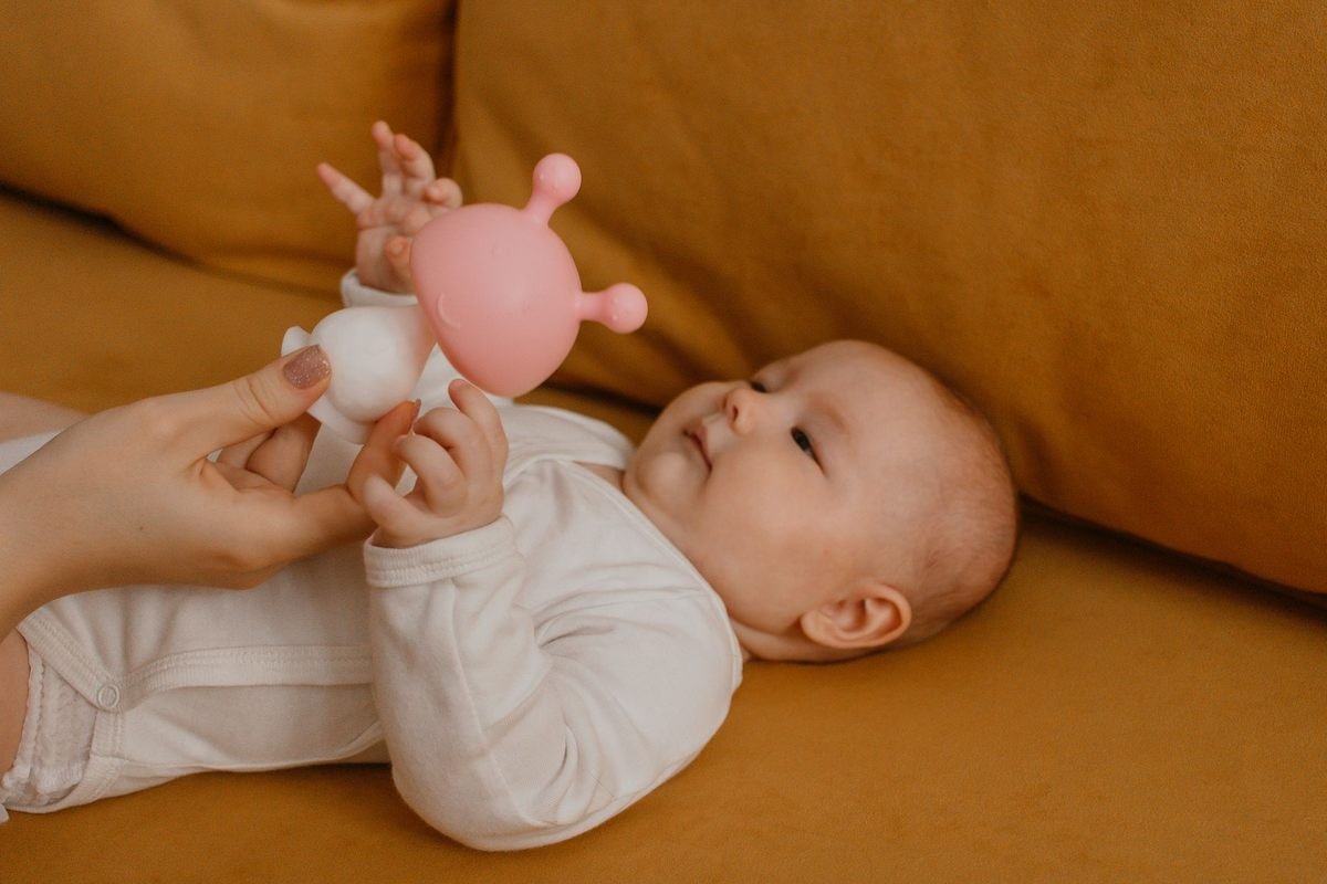 Doudou bola avec grelot et coutures renforcées Doudou bola avec grelot et coutures renforcées